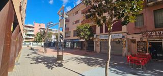 Alquiler Local Comercial en Carrer de ponent 7. Posibilidad de instalar salida de humos (permiso comunitario) se