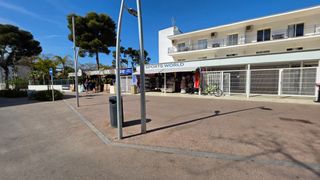 Rent Business premise in Carrer de carles buïgas 67. Mejor zona turística de salou (2 locales disponibles)