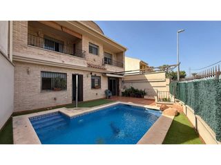 Semi detached house in Villanueva del Río Segura. Chalet en la paira