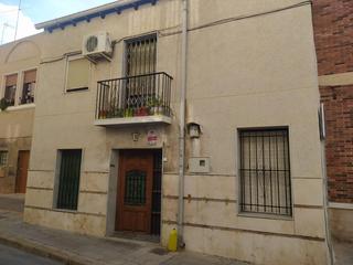 Casa a El Raval - Portes Encarnades. Casa de dos plantas en el raval