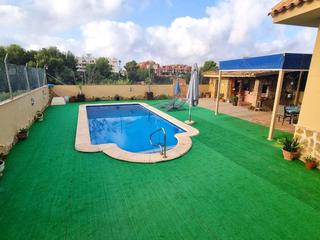 Chalet in Cabo Roig. Impresionante chalet en playa flamenca, orihuela costa