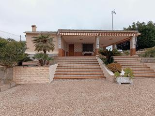 Xalet a Peña de las Águilas. Impresionante chalet en elche espacio, comodidad y naturaleza