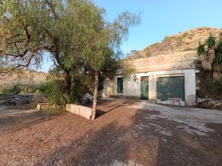 Casa a Peña de las Águilas. Encantadora casa cueva en elche  ideal para reformar