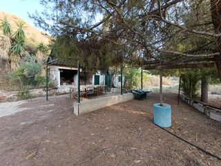 Casa a Peña de las Águilas. Encantadora casa cueva en elche  ideal para reformar