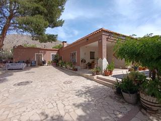 Maison à Hondón de las Nieves. Encantadora propiedad con piscina y vistas en hondon de las niev