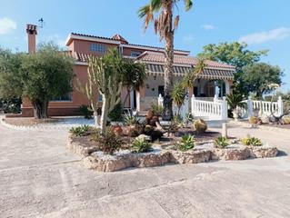 Chalet à Peña de las Águilas. Amplio chalet en peña las águilas, elche  ideal para familias
