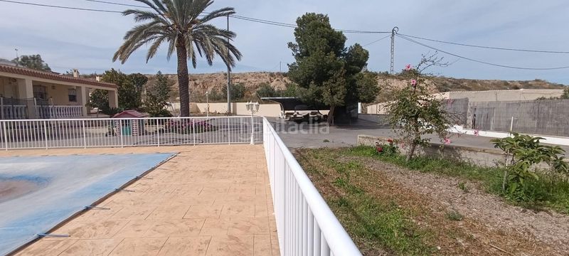 Foto 2d22bde1-c853-4496-b2d5-836e3fc04c5b. Xalet amb aparcament piscina a Peña de las Águilas Elche / Elx