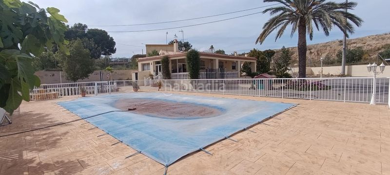 Foto af7c5b0d-a72b-4afa-a4d9-b3675d289ae6. Xalet amb aparcament piscina a Peña de las Águilas Elche / Elx