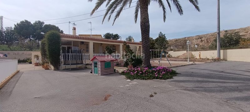 Foto fb69049b-6652-4631-a0f6-90a9242bca89. Xalet amb aparcament piscina a Peña de las Águilas Elche / Elx