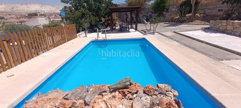 Foto be033ce4-db43-43f5-952a-cbdffd7bfecf. Casa amb piscina a Algueña
