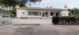 Xalet a Peña de las Águilas. Dos casas en  una  peña las aguilas elche