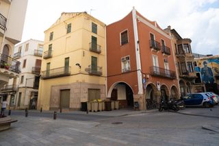 Building  Plaza farners