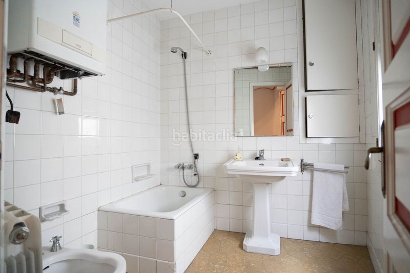 Foto cbb1f2cb-b85d-4b3d-9bd6-f36ad96be9cc. Edificio en Santa Coloma de Farners