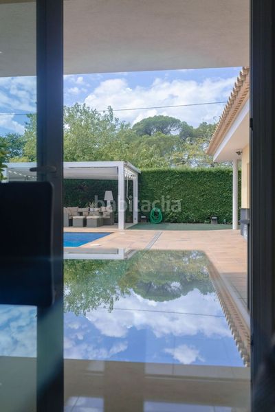 Foto 355f7547-9c0a-4b72-bfa0-4bc7aa4c21dd. Xalet amb piscina a Llagostera