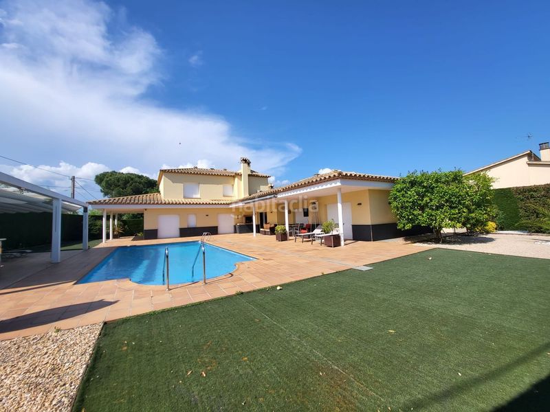 Foto a8e1d528-6e27-466c-a76f-65b4d9cc8e7f. Xalet amb piscina a Llagostera