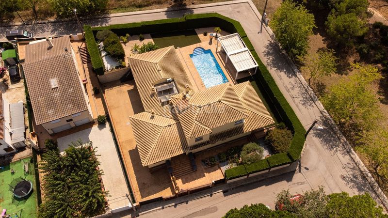 Foto d4560610-c487-4d5d-bdd6-56f36473c213. Xalet amb piscina a Llagostera