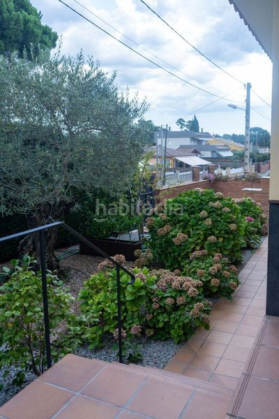 Foto f728e530-86bc-4609-923d-896361e96596. Xalet amb piscina a Llagostera