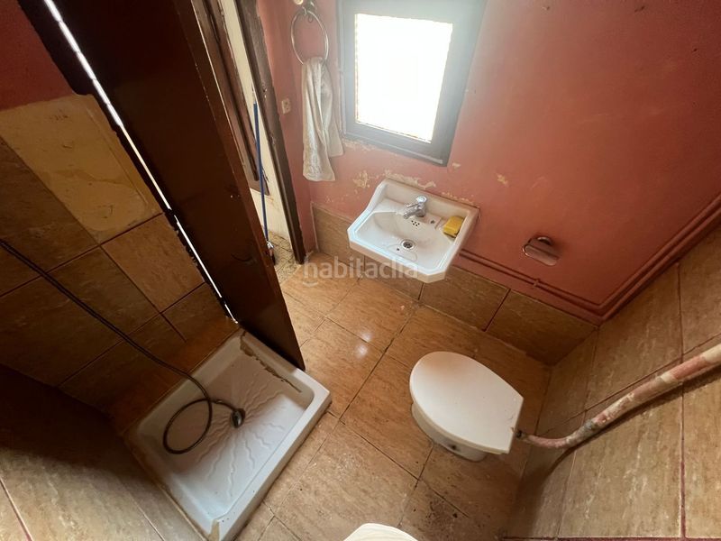 Foto aa732d2e-2c28-4dda-b74d-adc01c387900. Edifici a Santa Coloma de Farners