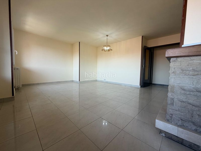 Foto 7c6ef02f-3014-4117-b1b8-cf9183c08f96. Pis amb calefacció a Eixample Nord Girona