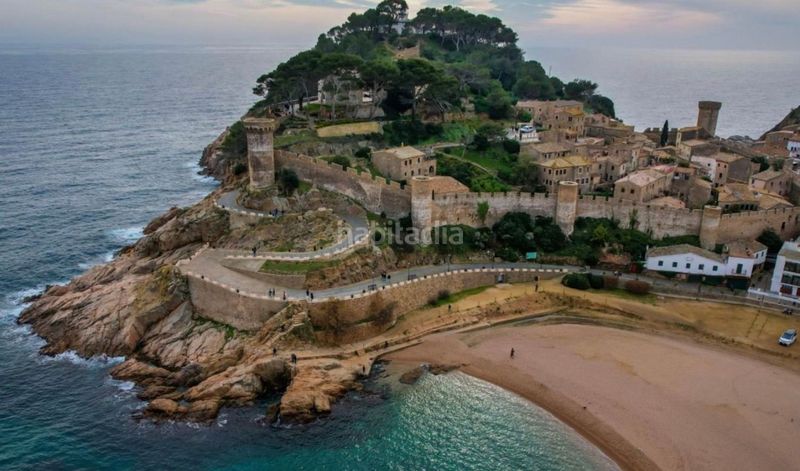 Foto cd73f577-1c66-4dd9-b18f-fccef0ad6b2a. Edifici a Tossa de Mar Tossa de Mar