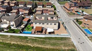 Xalet  Calle sant jordi. Impresionante casa pareada con licencia de cafetería en activo e