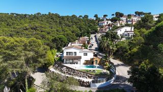 Chalet  Calle serrallarga. Casa independiente de alto standing con piscina y gran parcela e