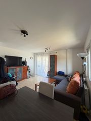 Pis  Carrer carrer almirall folch. Amplio piso con ascensor, 3 habitaciones y vistas despejadas en