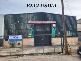 Fabrikhalle  Carrer carrer comerç. Nave industrial con oficinas en venta en sils  excelente ubicaci