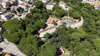 Chalet  Carrer carrer farigola. Exclusiva villa con parcela de 4.709 m2 y máxima privacidad en a