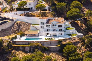 Chalet  Carrer carrer riu muga. Una residencia privada donde el lujo se encuentra con el mediter