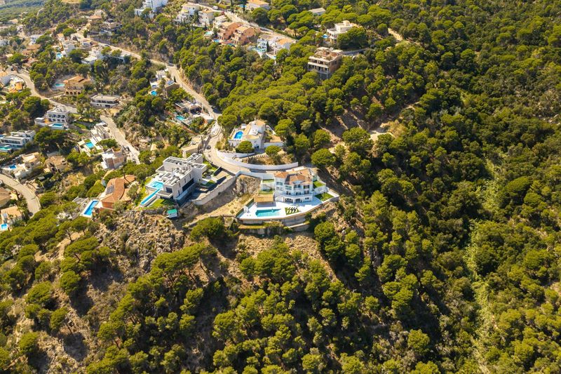 Foto 1ab7e114-4c33-46c5-99c2-2a1ecd473bef. Xalet amb calefacció aparcament piscina a Roca Grossa Lloret de Mar
