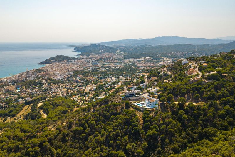 Foto bd59fbb5-9594-489f-917a-9d2c43735840. Xalet amb calefacció aparcament piscina a Roca Grossa Lloret de Mar