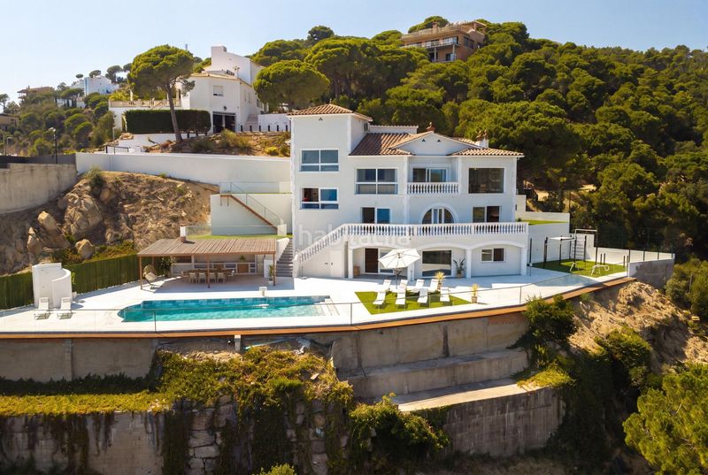 Foto ce65da61-5d83-4fab-a408-6afd7f7e5f0c. Xalet amb calefacció aparcament piscina a Roca Grossa Lloret de Mar