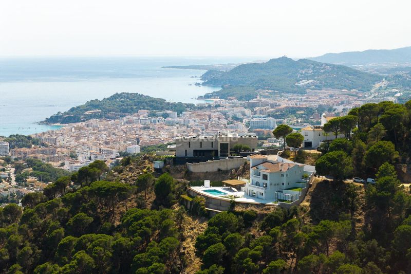 Foto e0ecbeda-02d2-449f-87c5-65693137ce22. Xalet amb calefacció aparcament piscina a Roca Grossa Lloret de Mar