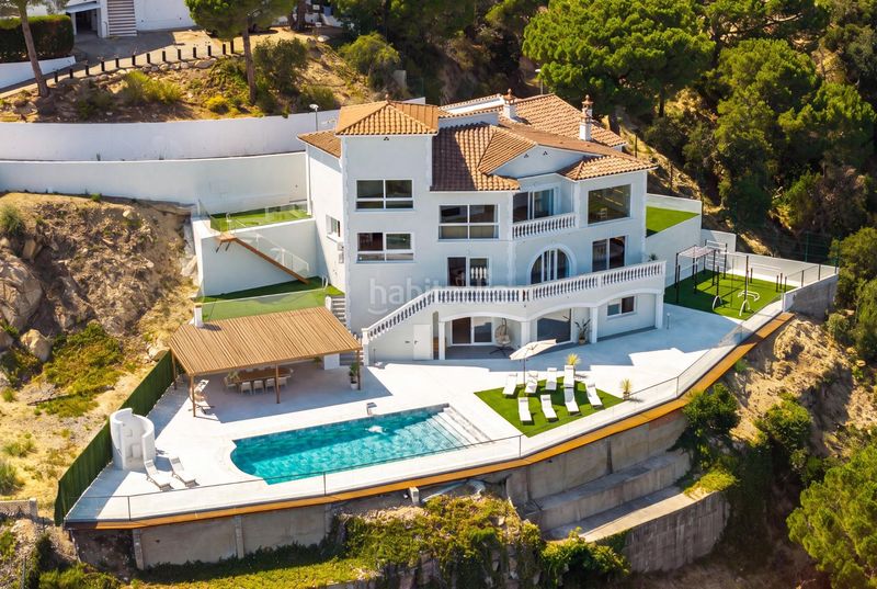 Foto e725ac2f-2606-476e-a5b3-a5996b829daa. Xalet amb calefacció aparcament piscina a Roca Grossa Lloret de Mar