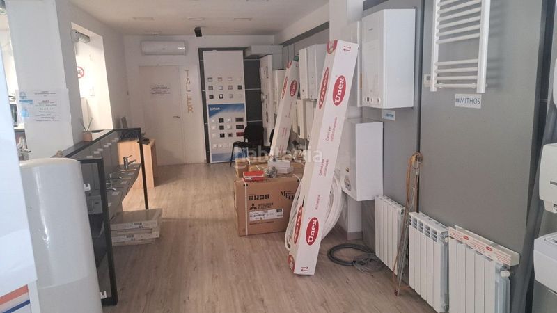 Foto b2803eb8-65db-4eba-b33d-b33f4e5fade7. Local comercial amb calefacció a La Gavarra Cornellà de Llobregat