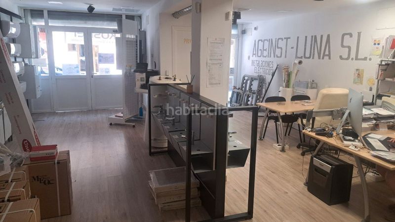 Foto f23597df-6410-4c4b-94a8-b44a15433730. Local comercial amb calefacció a La Gavarra Cornellà de Llobregat