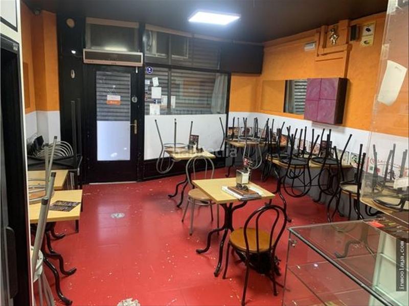 Foto d4dafbf3-20a5-437d-a137-53ed123e77b5. Trapasso locale commerciale con riscaldamento in El Camp de l´Arpa del Clot Barcelona