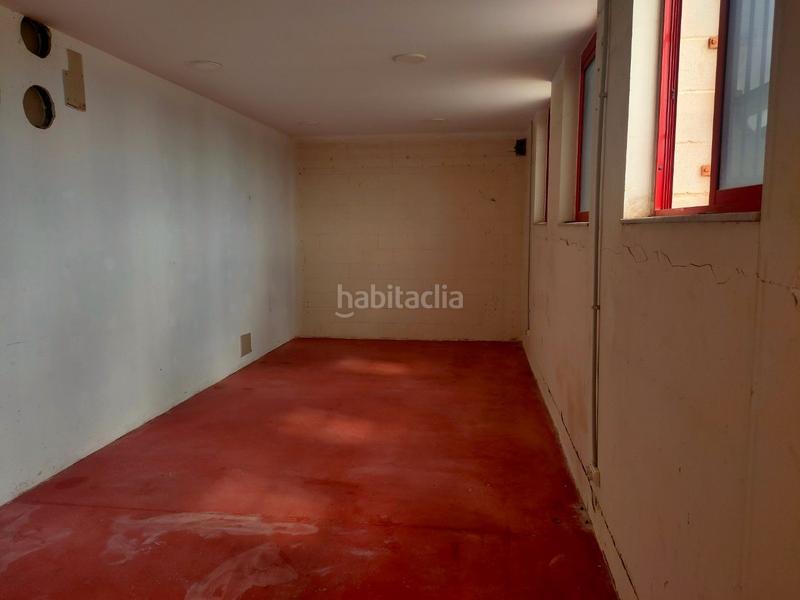 Foto ee371c21-e1e8-47fd-b011-2bd41ae34e76. Fabrikhalle mit heizung in Centre Badalona