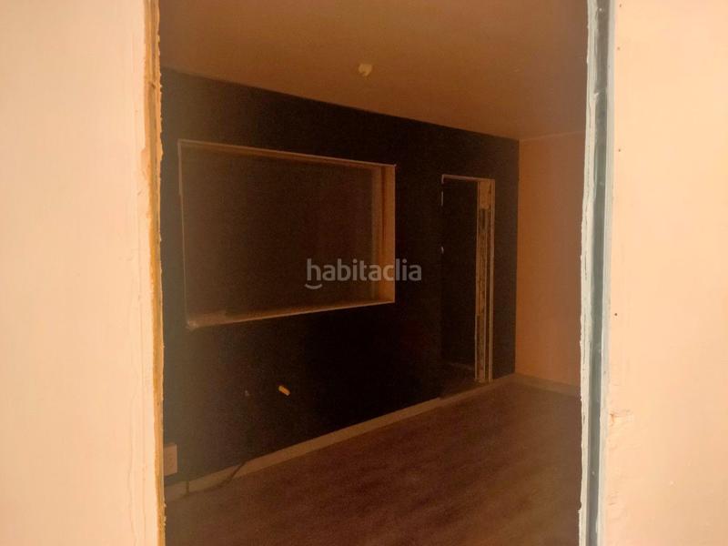 Foto f5bf2b47-41ec-429b-936a-6f2134d08143. Fabrikhalle mit heizung in Centre Badalona