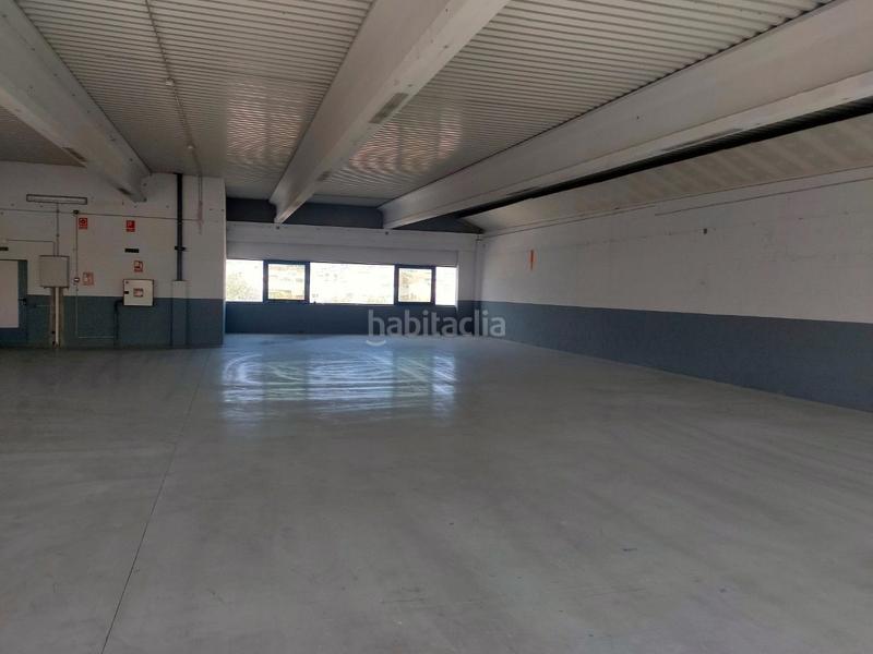 Foto 3fdde728-64a6-4338-a5d1-f7ee05fb7e74. Rent business premise with heating in Bufalà Badalona