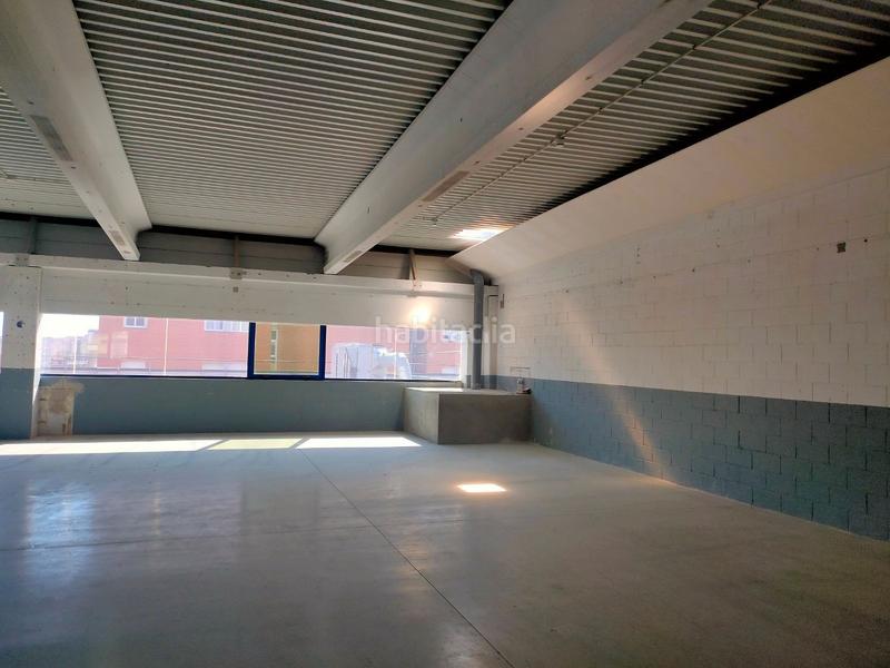 Foto f317b524-29d8-4b9c-835f-2549fb9659e1. Rent business premise with heating in Bufalà Badalona
