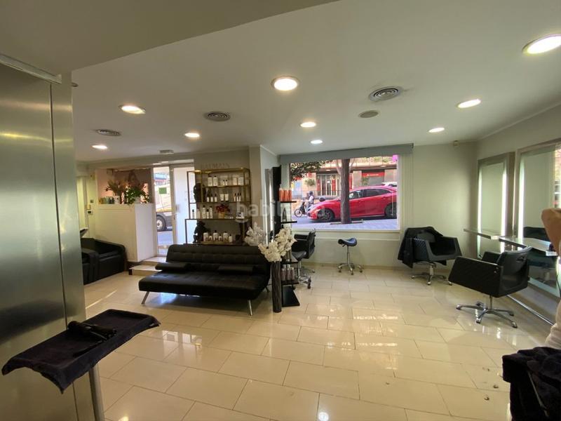 Foto 562b1a4c-c475-47b7-9ab7-77ce848481db. Traspaso local comercial traspaso de peluquería salón de en Barcelona