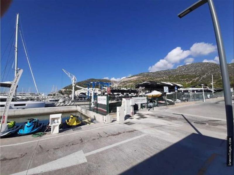 Foto 6815b431-0201-4d8d-8f98-f02fbd100d19. Trapasso locale commerciale con riscaldamento in Muntanyeta Castelldefels