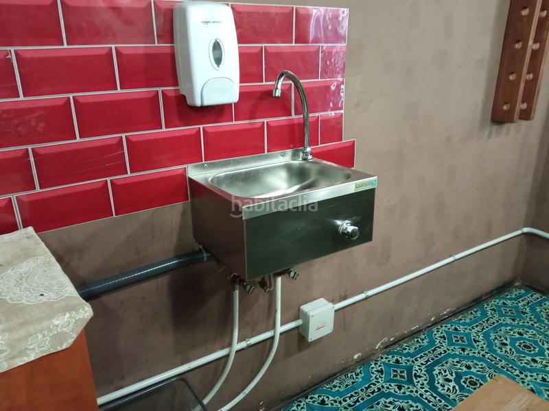 Foto a52f502d-b991-4445-823b-6f568d4a539b. Traspàs local comercial a Mercat Rubí