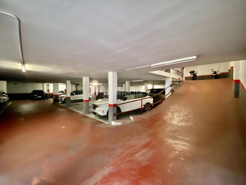 Foto c1344529-c8ed-4bfb-9856-ef84b2a22541. Aparcament cotxe a Navas Barcelona