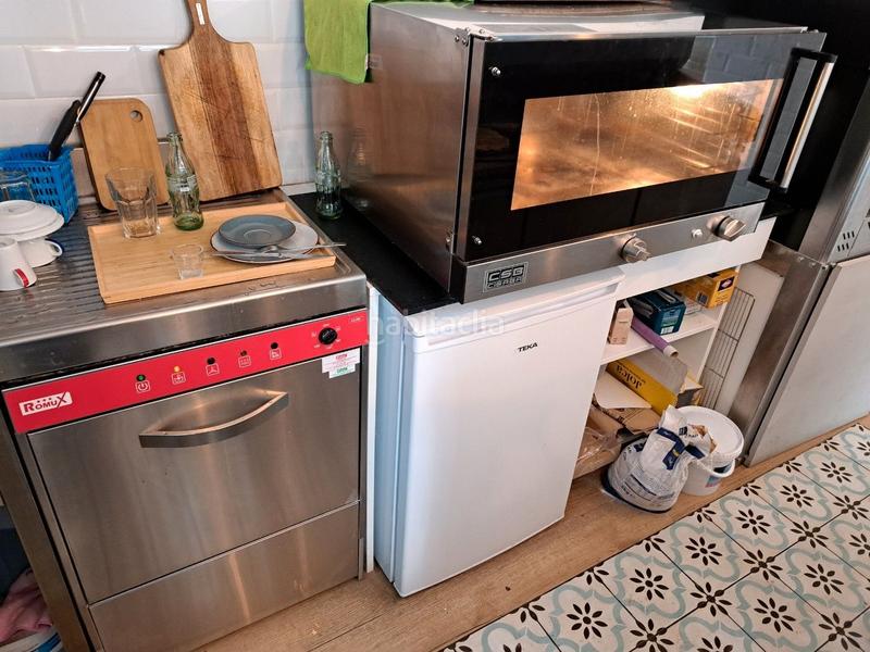 Foto b8e5fef7-59d5-49b1-8d8b-0dce442c8744. Pas-de-porte local commercial avec chauffage dans Barri del Centre Terrassa