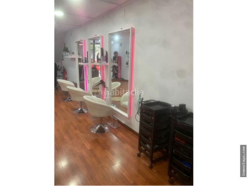 Foto bcfd2e74-b55e-4ff9-9dcc-e684820c6096. Traspaso local comercial traspaso peluquería en Ca n'Aurell Terrassa