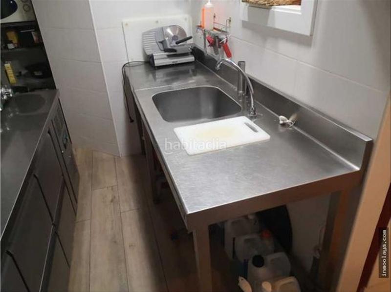 Foto 0a1004e6-fa78-46ad-bfbf-c19348ae9c80. Traspàs local comercial amb calefacció a Bisbal d´Empordà (La)