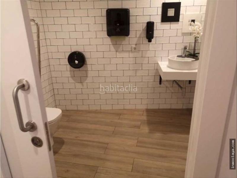 Foto 98b60a20-a571-4122-a314-f0bbe0c9be4d. Traspàs local comercial amb calefacció a Bisbal d´Empordà (La)